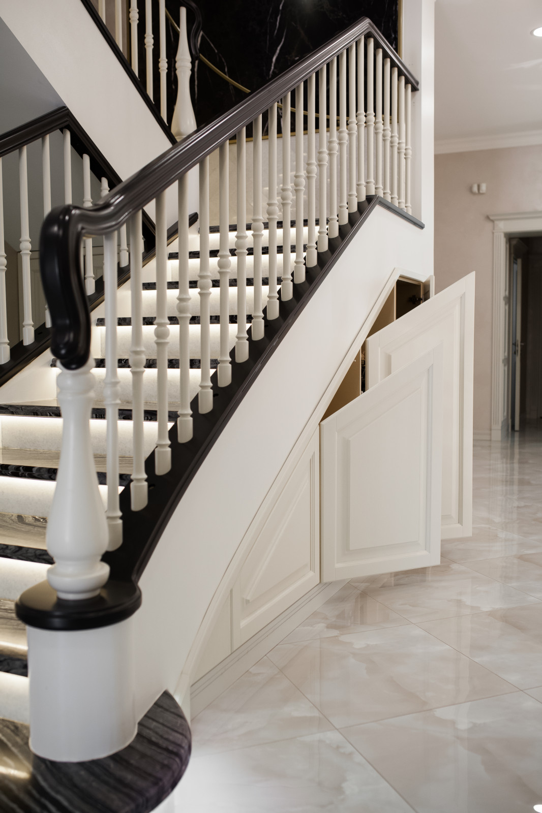 Лестница из мрамора