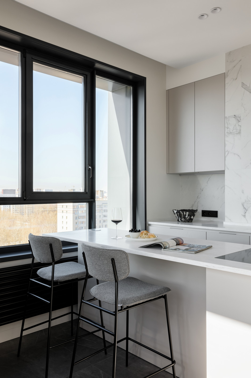 Stylish apartment with masterbedroom and home office