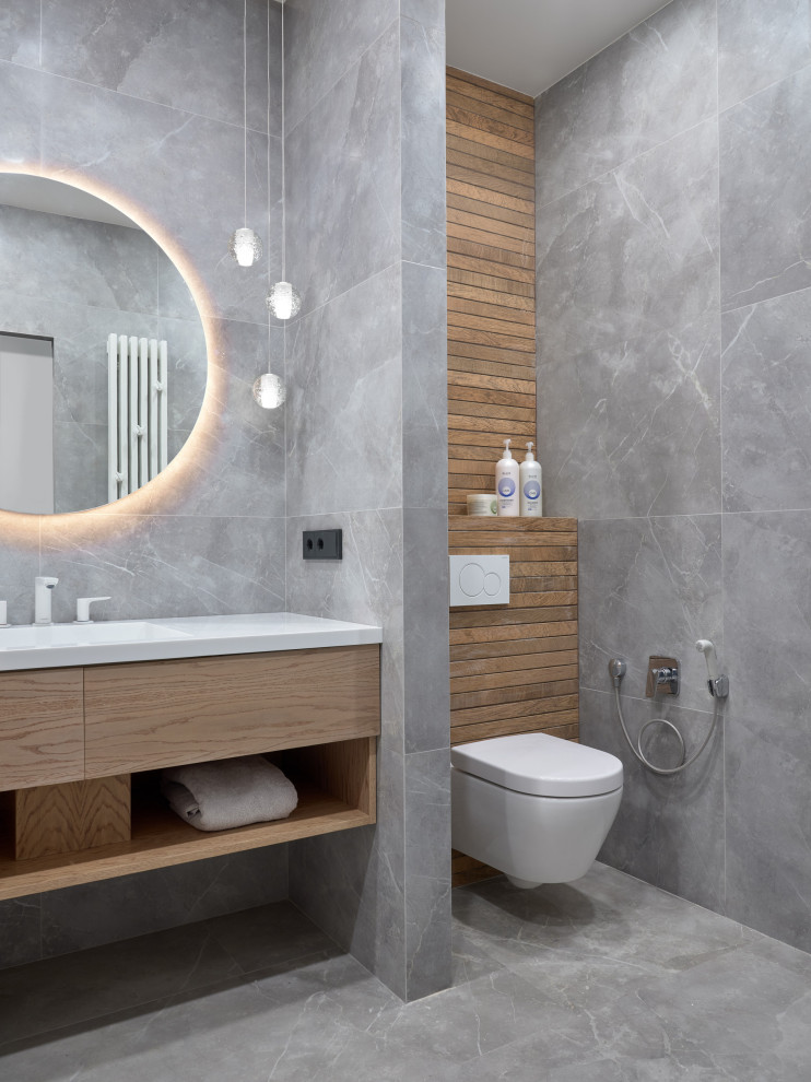 Монохром с деревянными акцентами в двухкомнатной квартире 60 м2