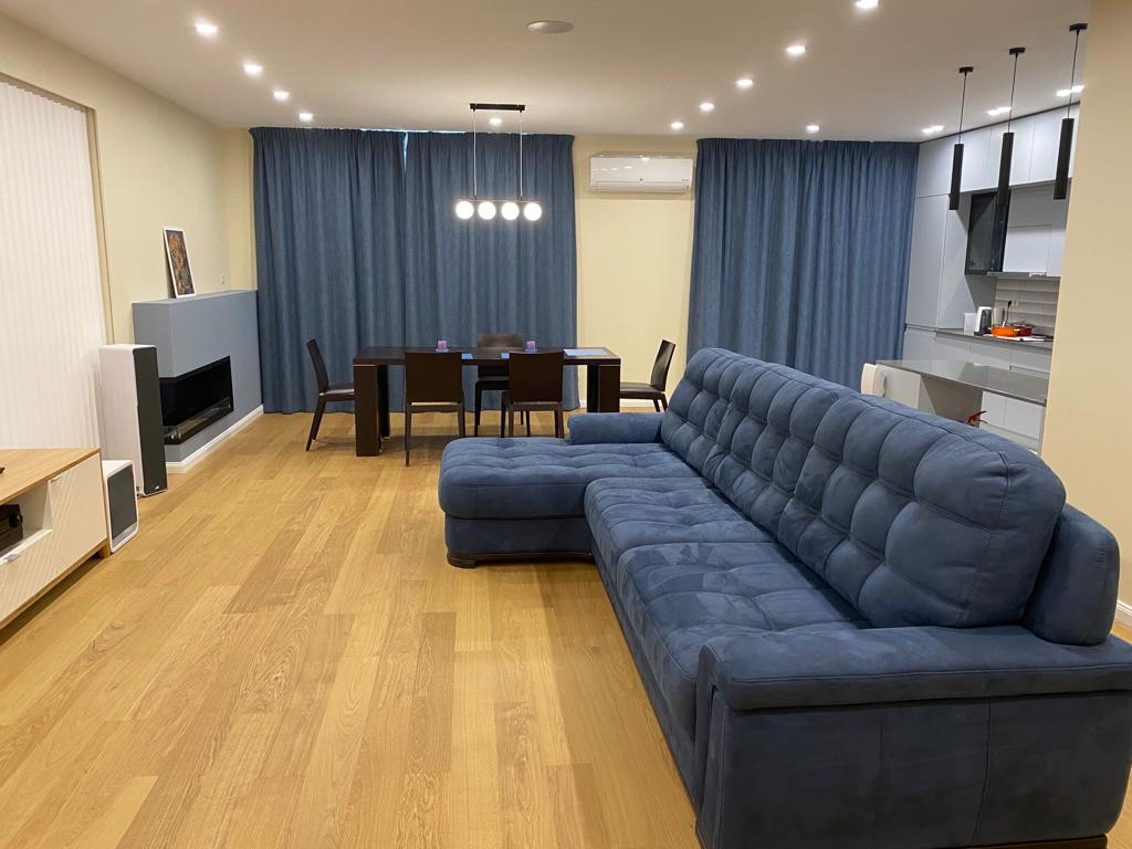 Обложка проекта: Синие шторы в гостиную на Большой Набережной