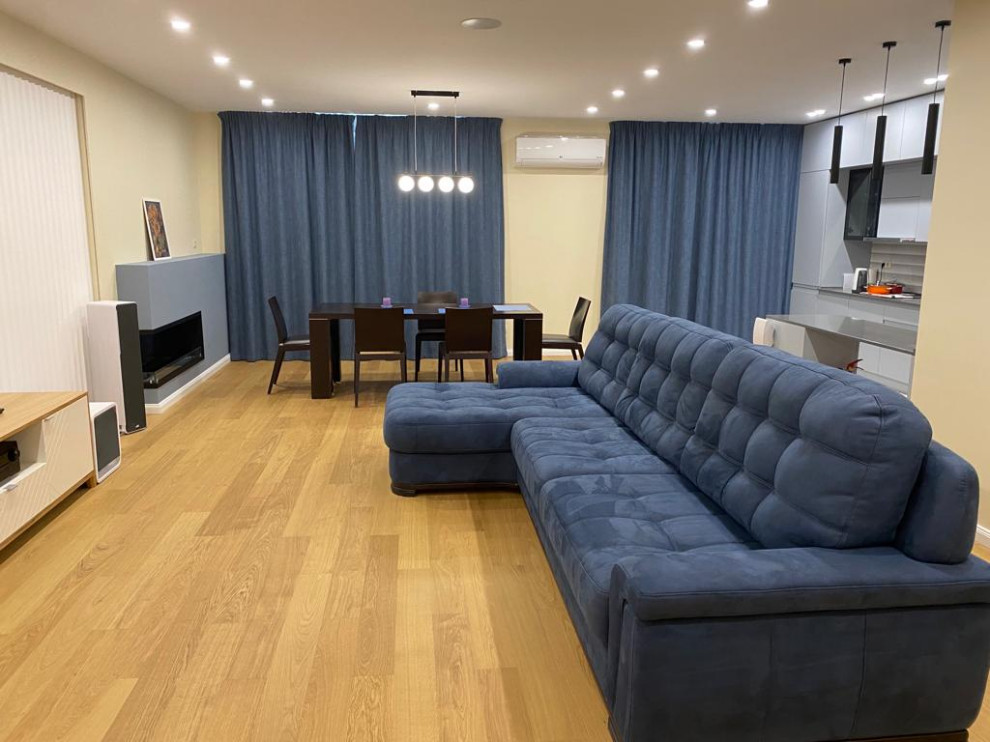 Обложка проекта: Синие шторы в гостиную на Большой Набережной