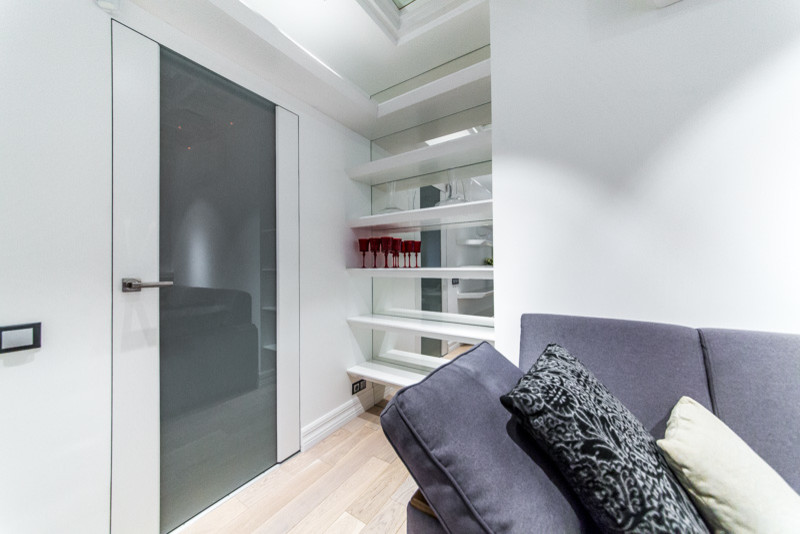 Квартирный вопрос. В греческом зале