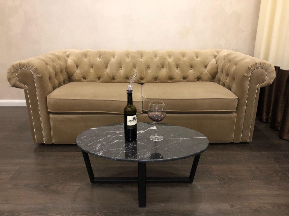 Обложка проекта: Столик из черного мрамора с металлическим подстольем