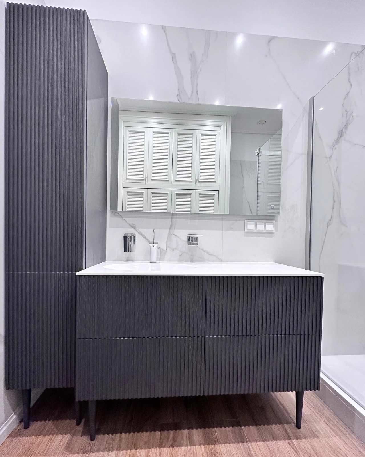 Комплект мебели для санузла по индивидуальному заказу