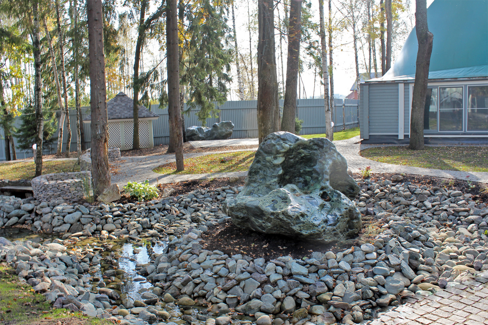 Под одной крышей