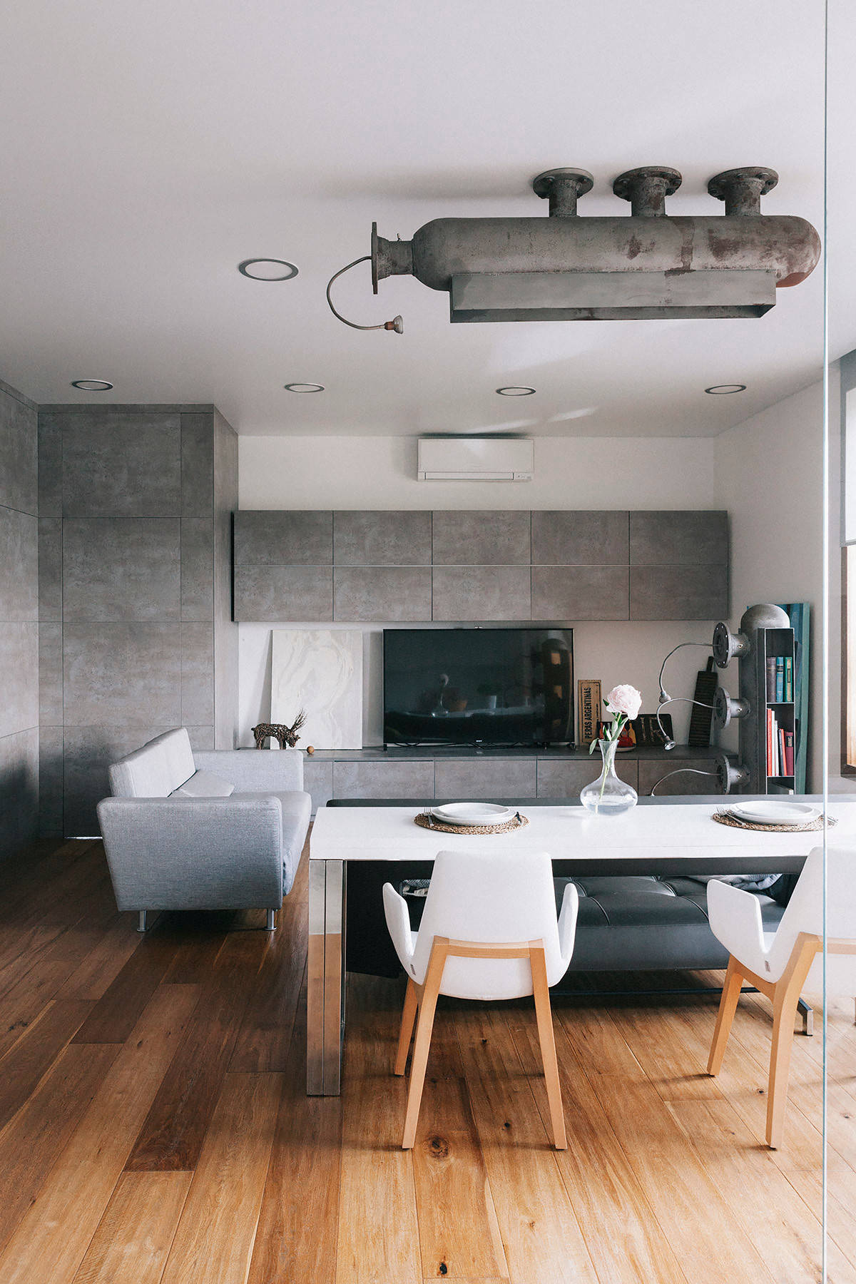 В гостях: Квартира на 37-м этаже с арт-объектами из металла