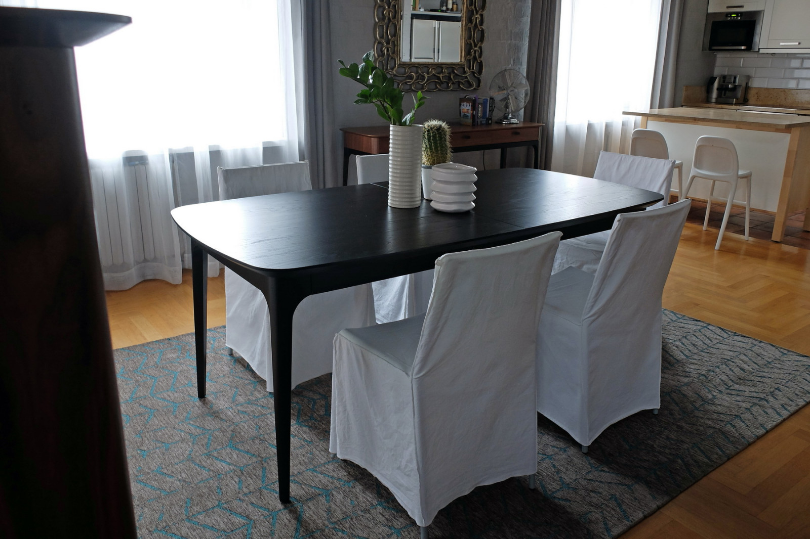 Обеденный стол