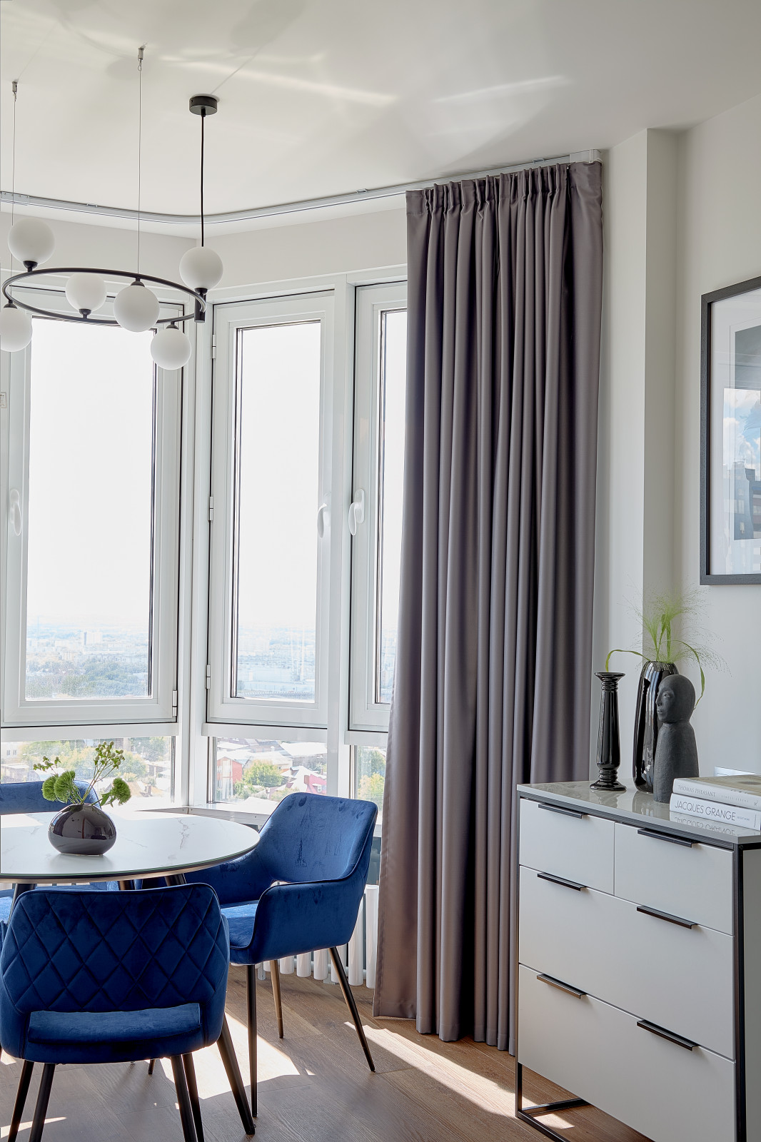 Апартаменты с трансформируемой мебелью и мужским характером.