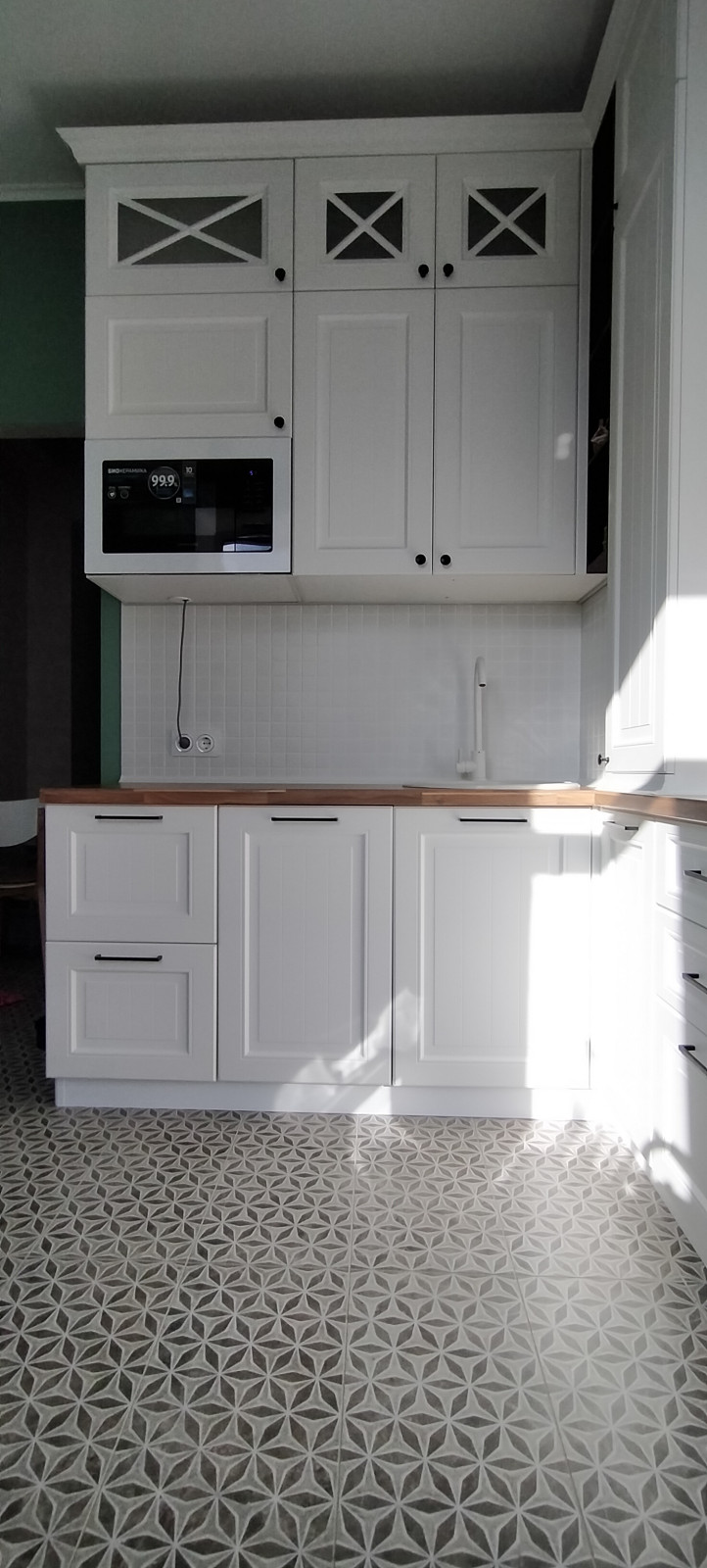 Светлая кухня в Сталинке