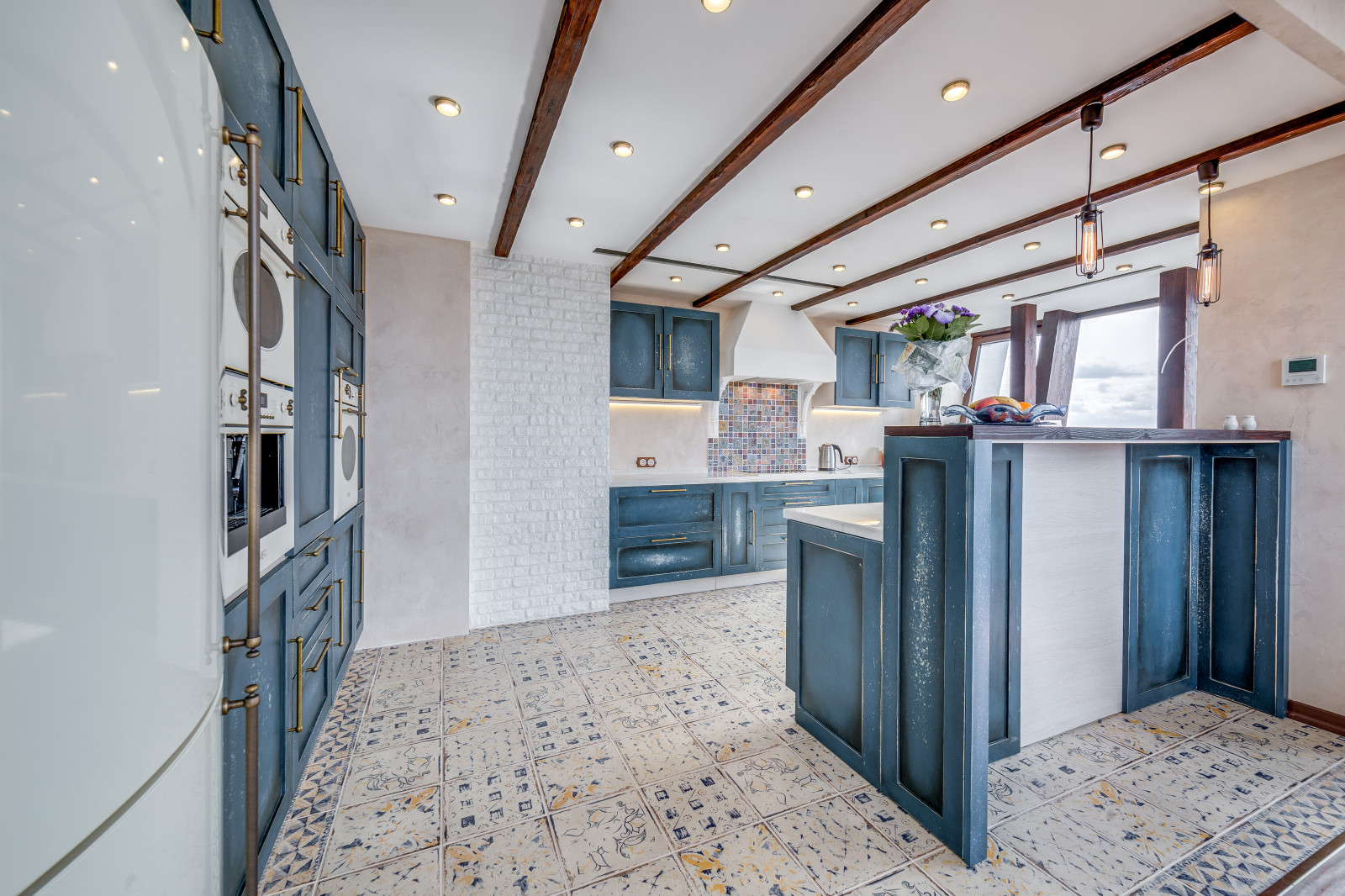 Пентхаус в Санкт-Петербурге. Мебель и отделка из массива.