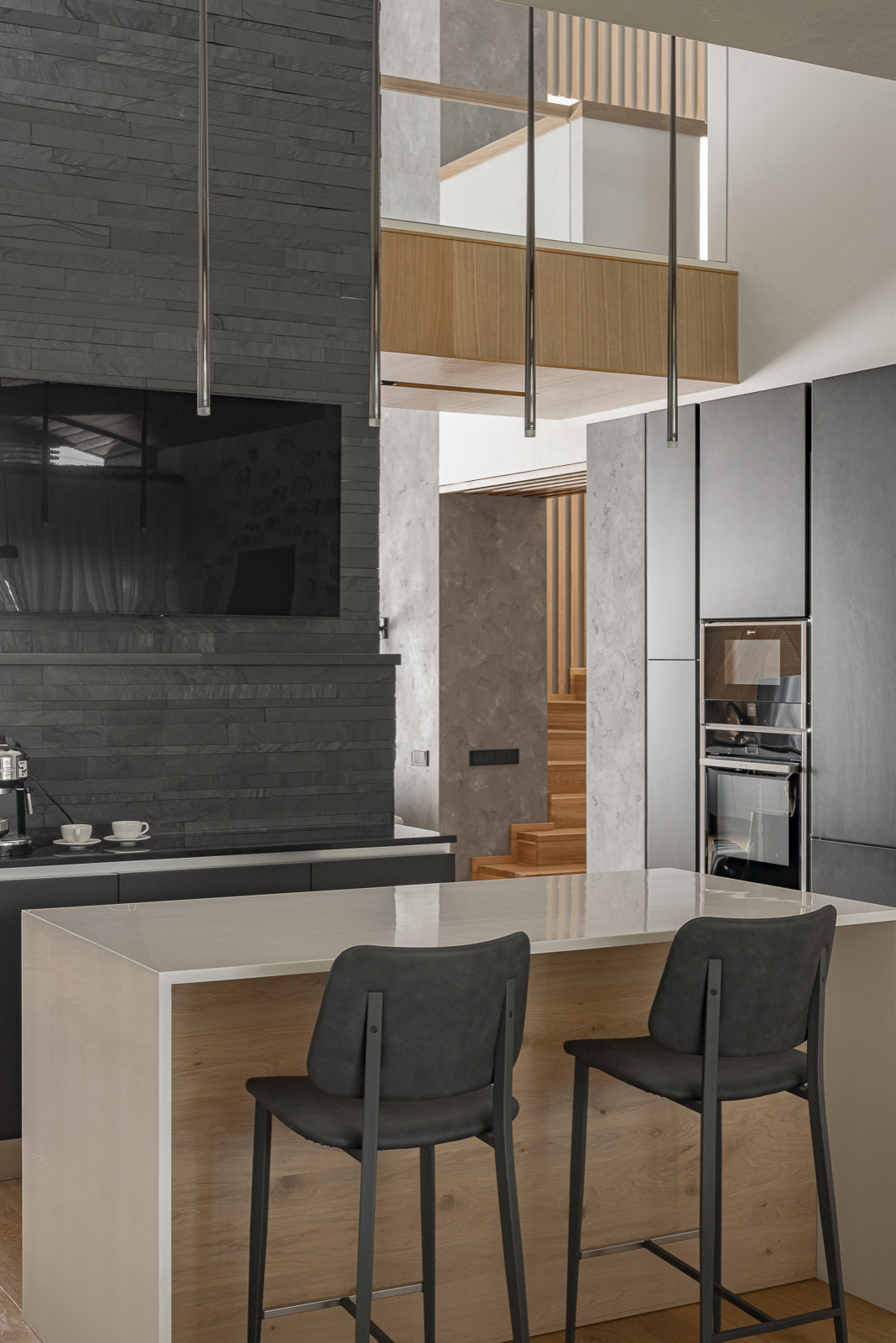 Мебельное наполнение загородного дома. "Родовое гнездо" отца и двух сыновей.