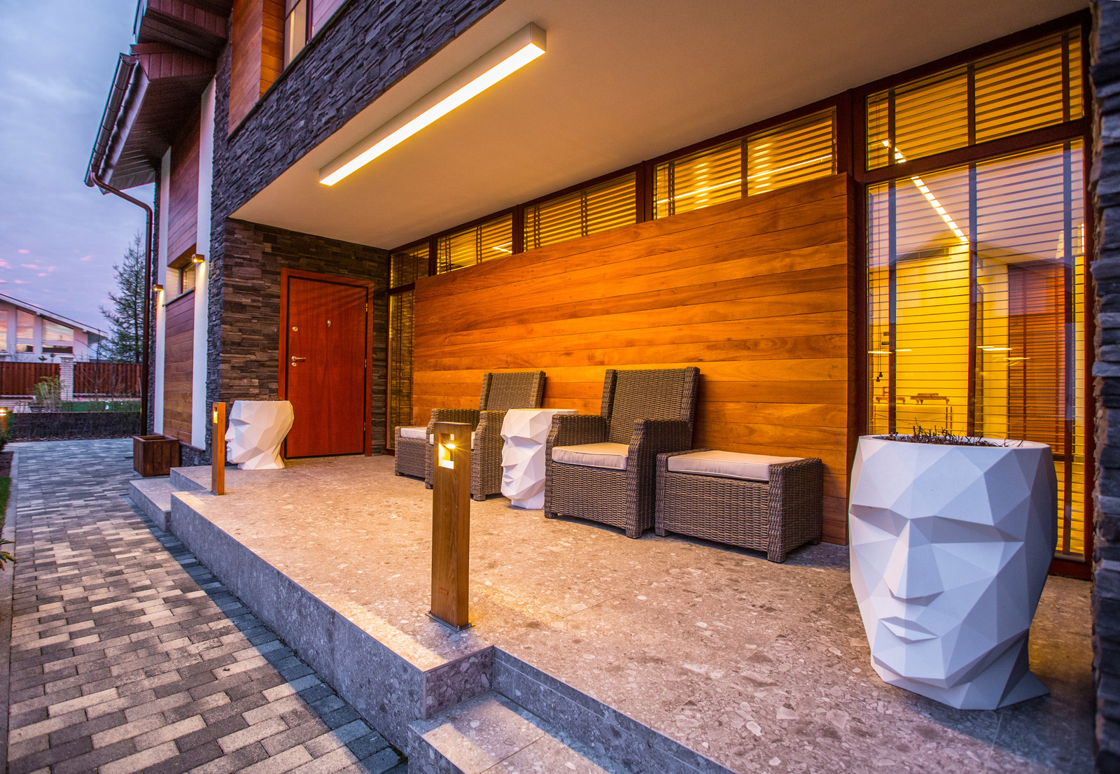 Проект недели: Гостевой дом с диваном-волной