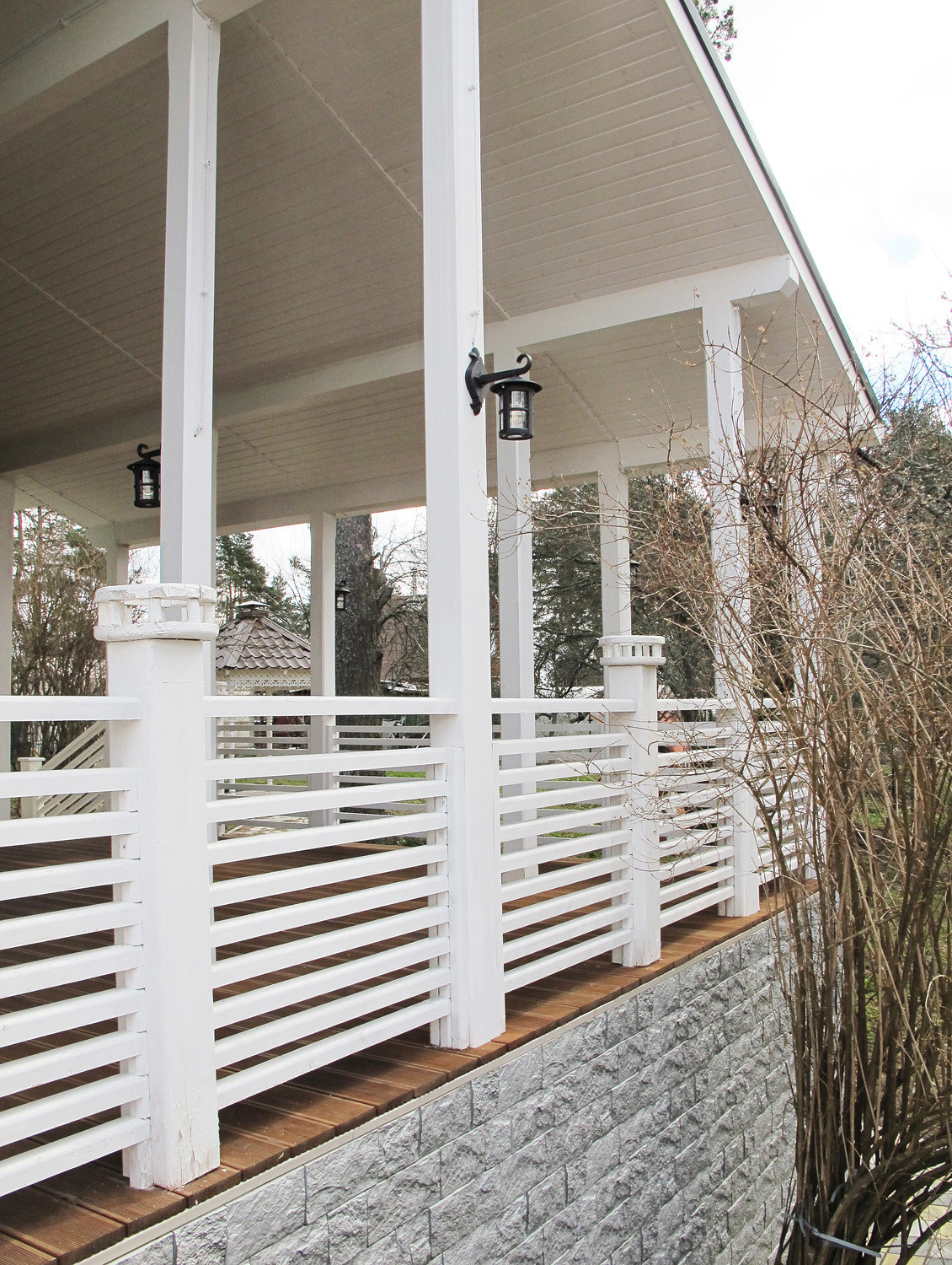 Одноэтажный загородный дом с баней