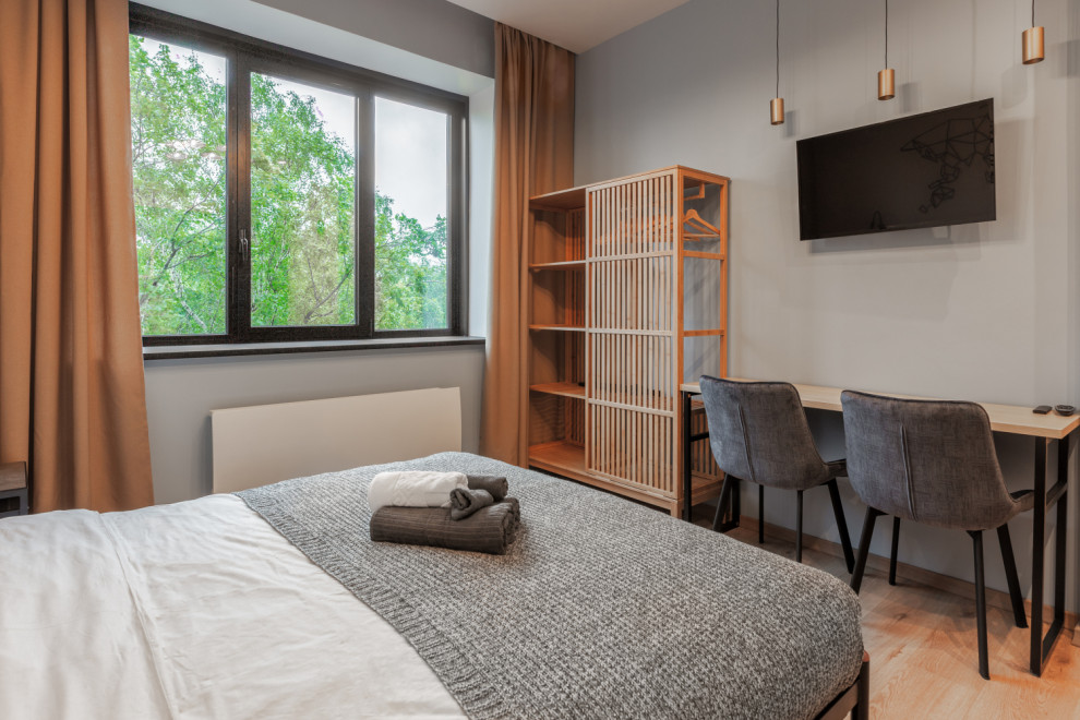 Студия для аренды с пятнистой плиткой