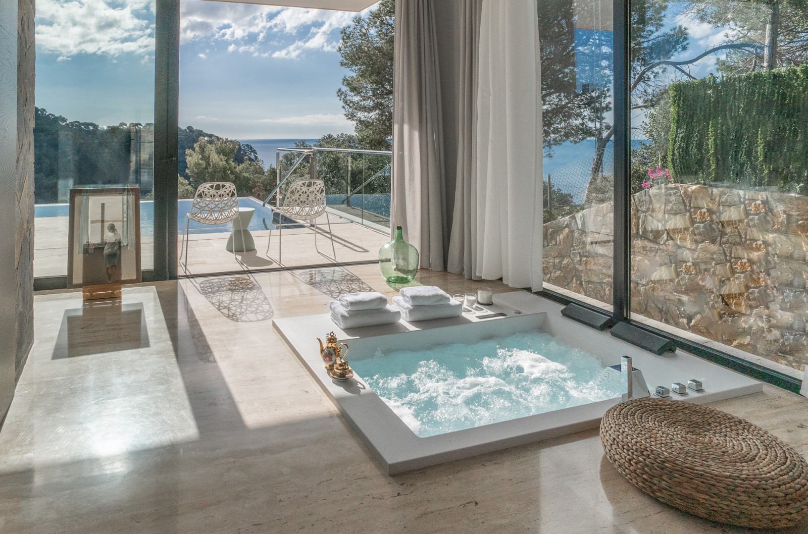 ИСПАНСКАЯ РИВЬЕРА. ДОМ НА СКЛОНЕ.