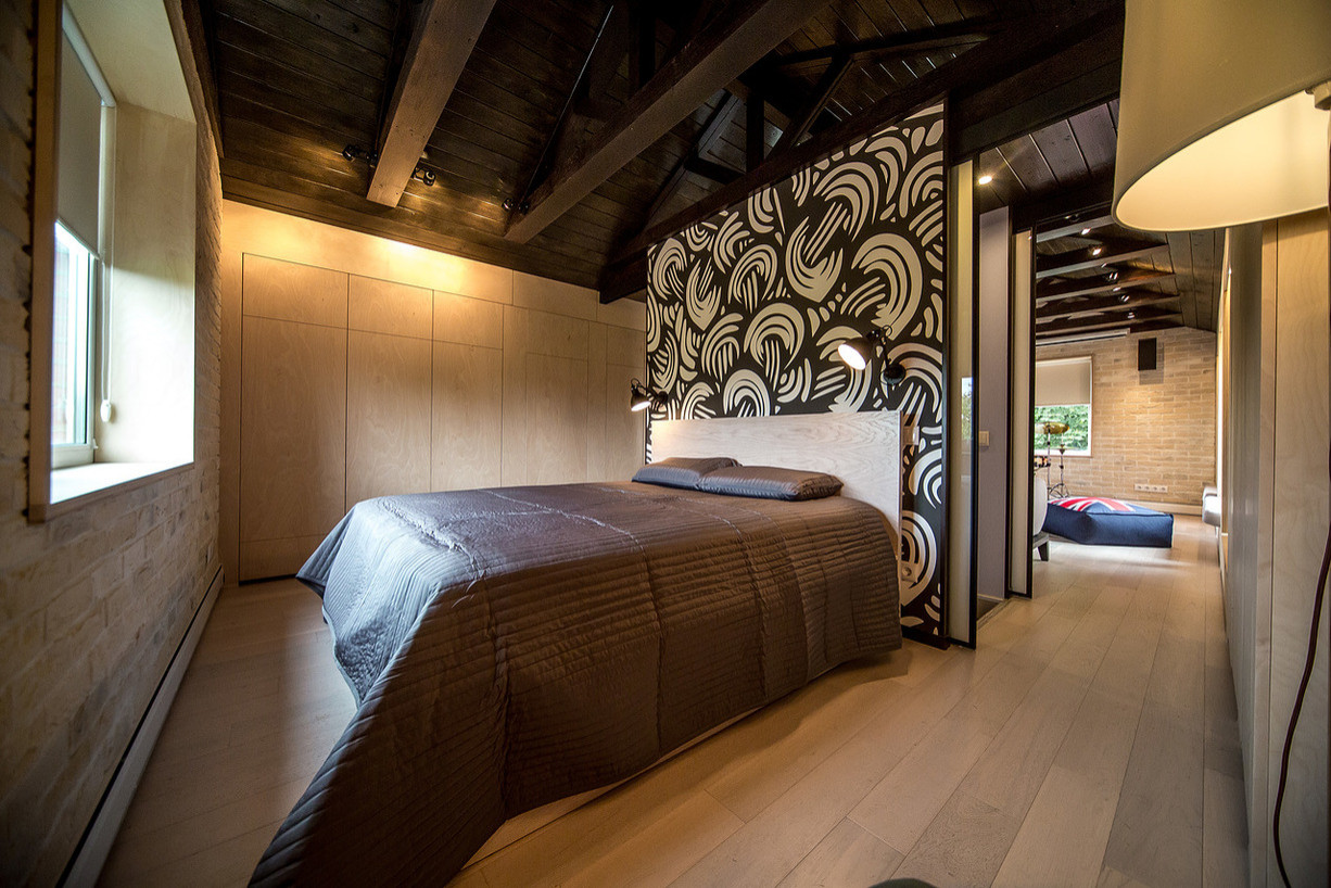 Интерьер мансарды дачного дома в Подмосковье