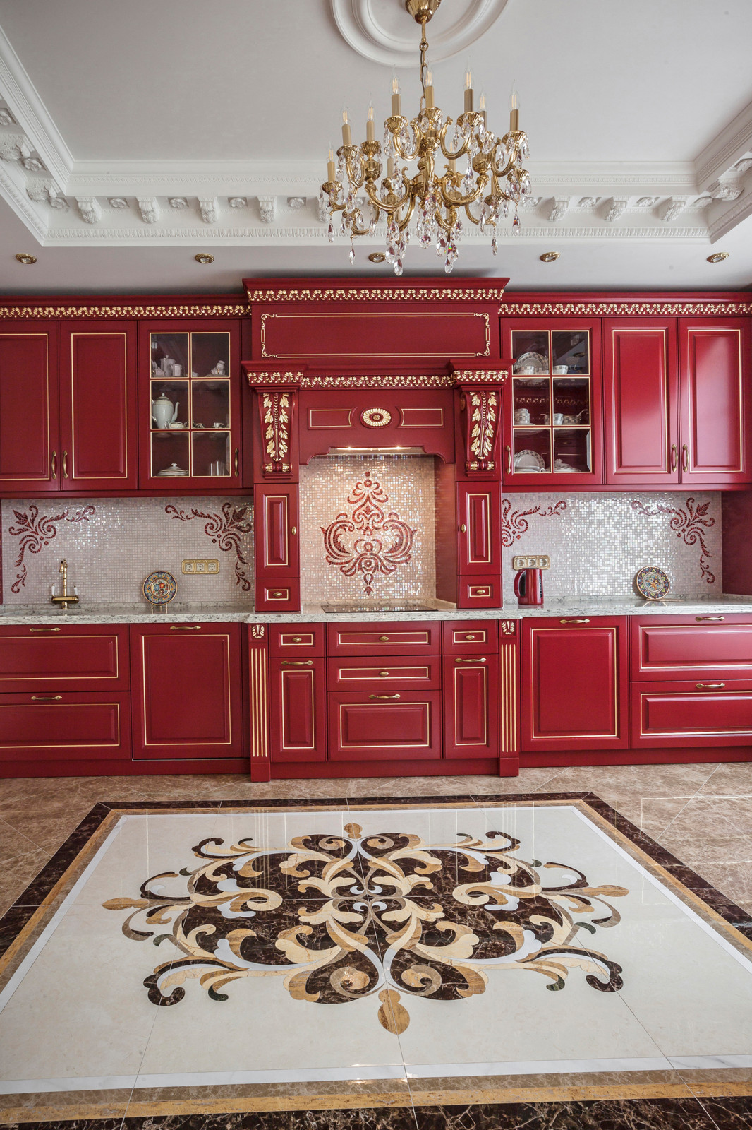 Кухня в пурпурных тонах