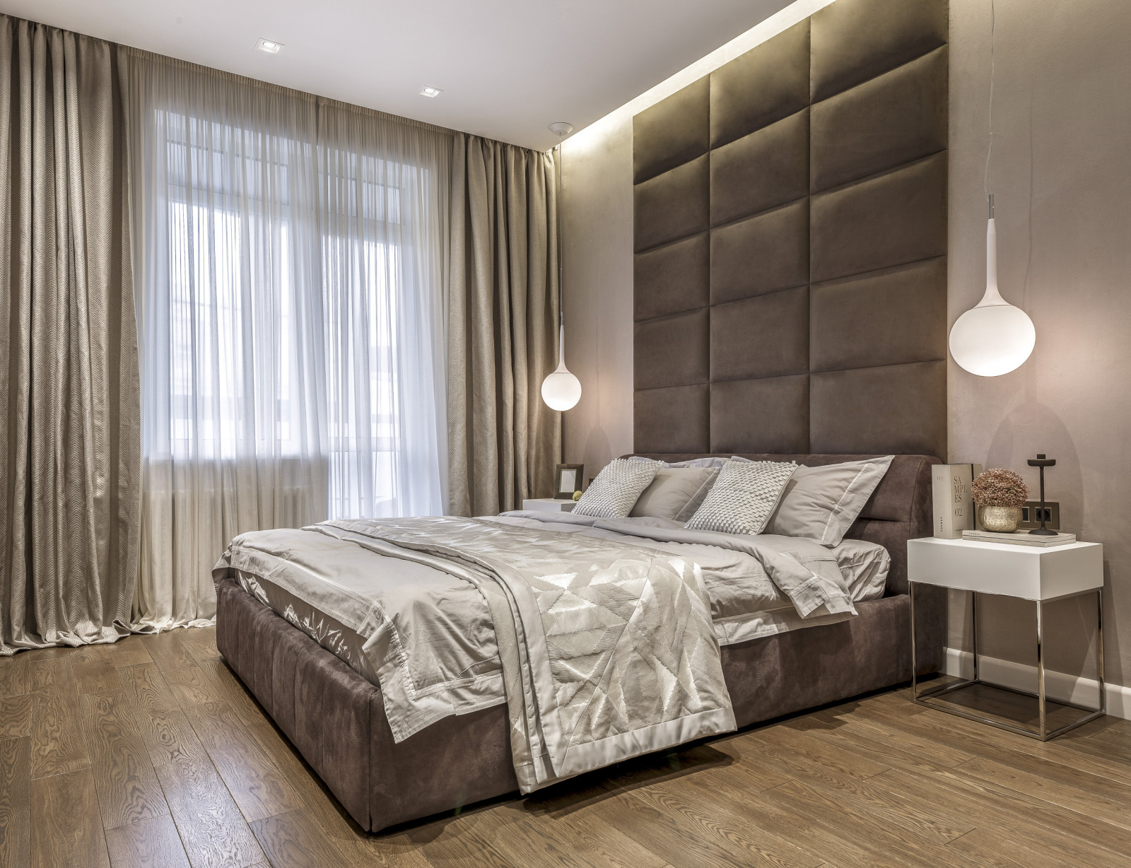 Трехкомнатная квартира в центре Петербурга