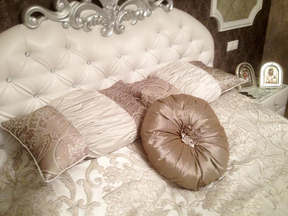 Подушки и покрывала