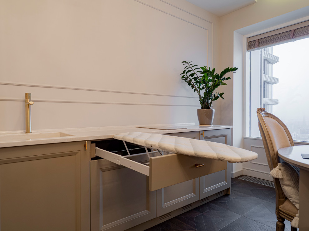 Меблировка квартиры: необычная кухня и гардеробная