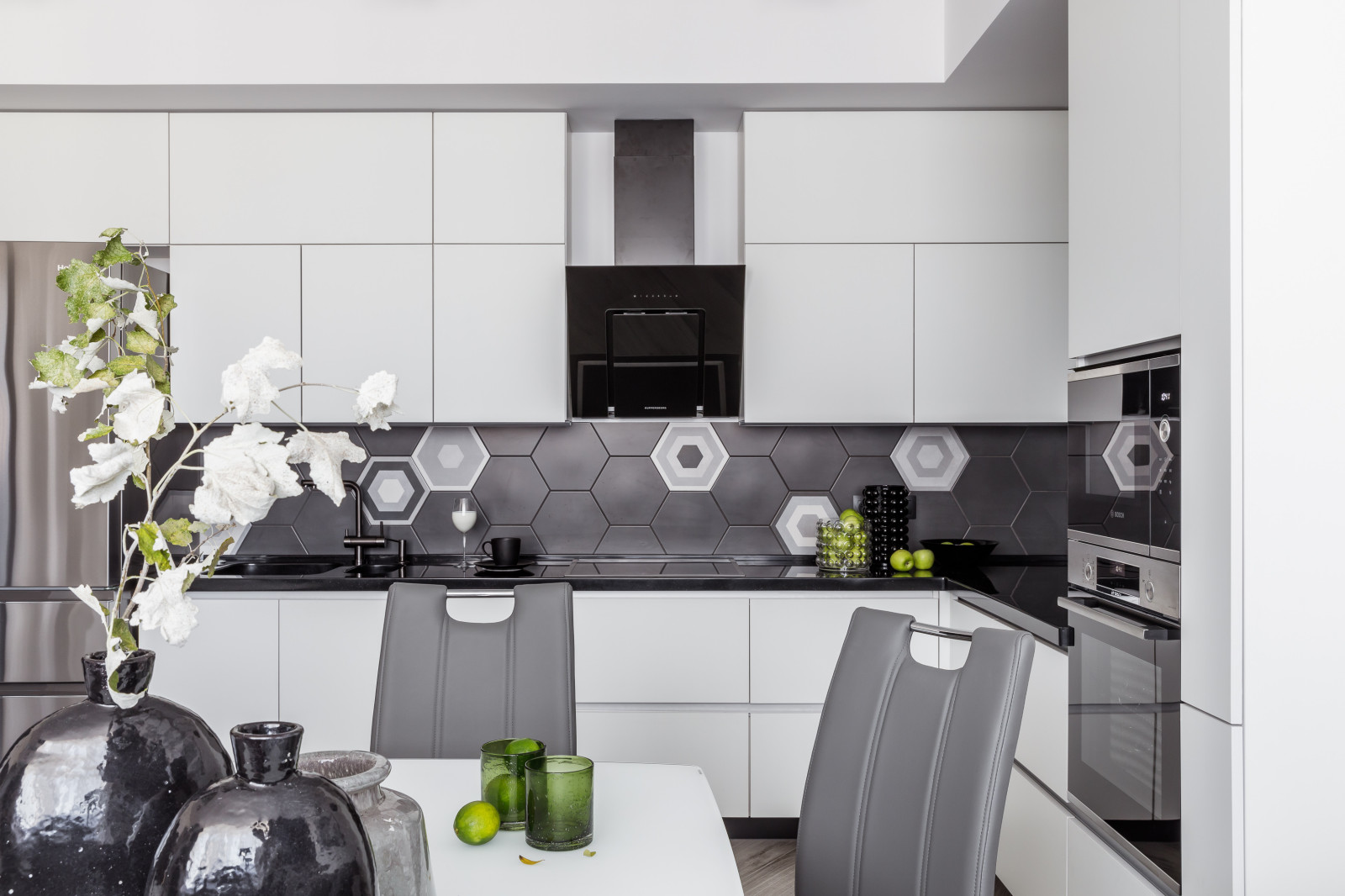 Монохромный интерьер в 2-х комнатной квартире