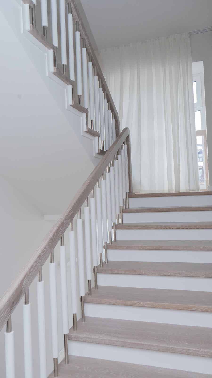 Проект 2 - Обшивка бетонной лестницы дубом и буком в Московской области