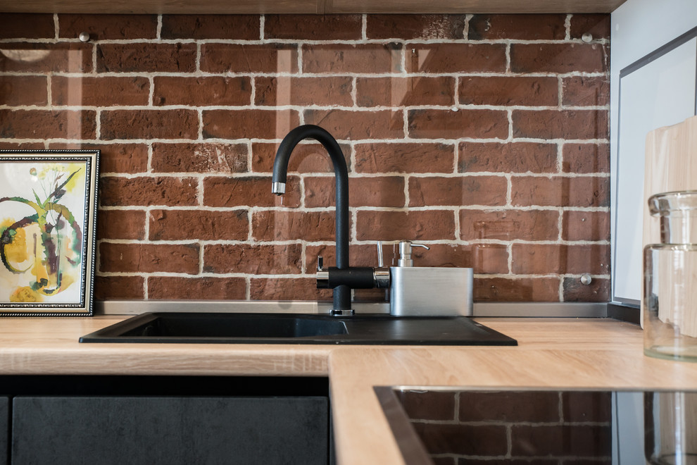 Фото реализованного проекта "Квартира для девушки в стиле лофт"