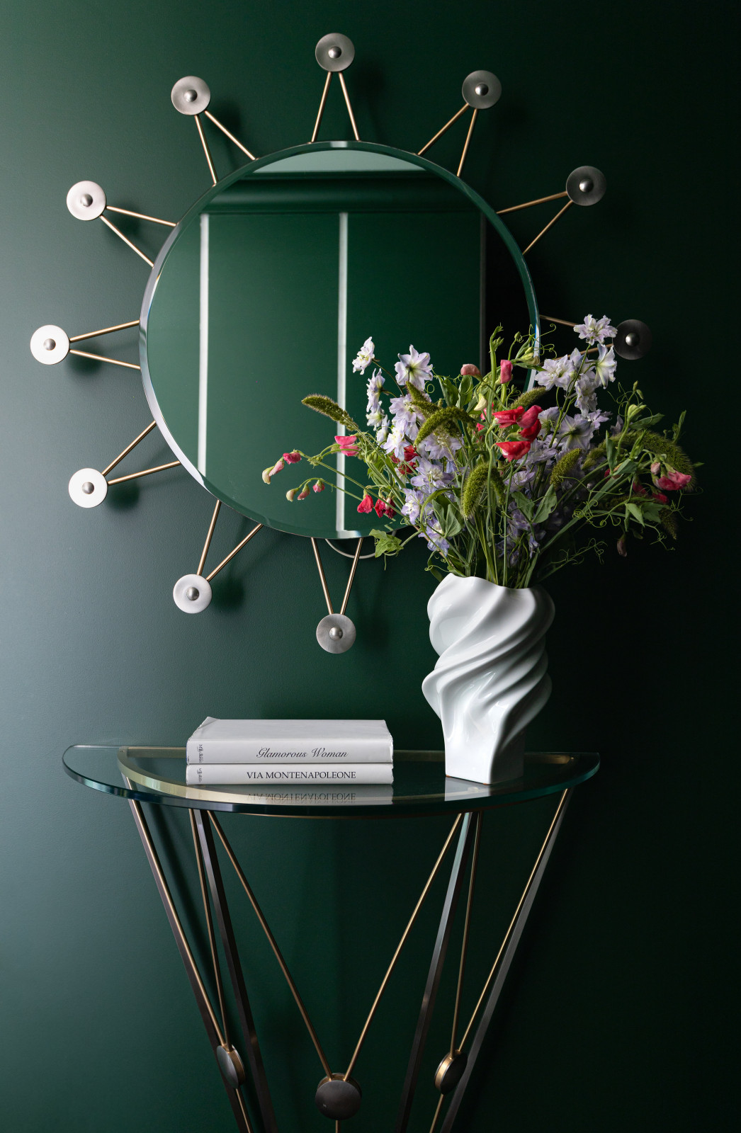 Интерьер квартиры в сочных оттенках с текстилем от Pierre Frey