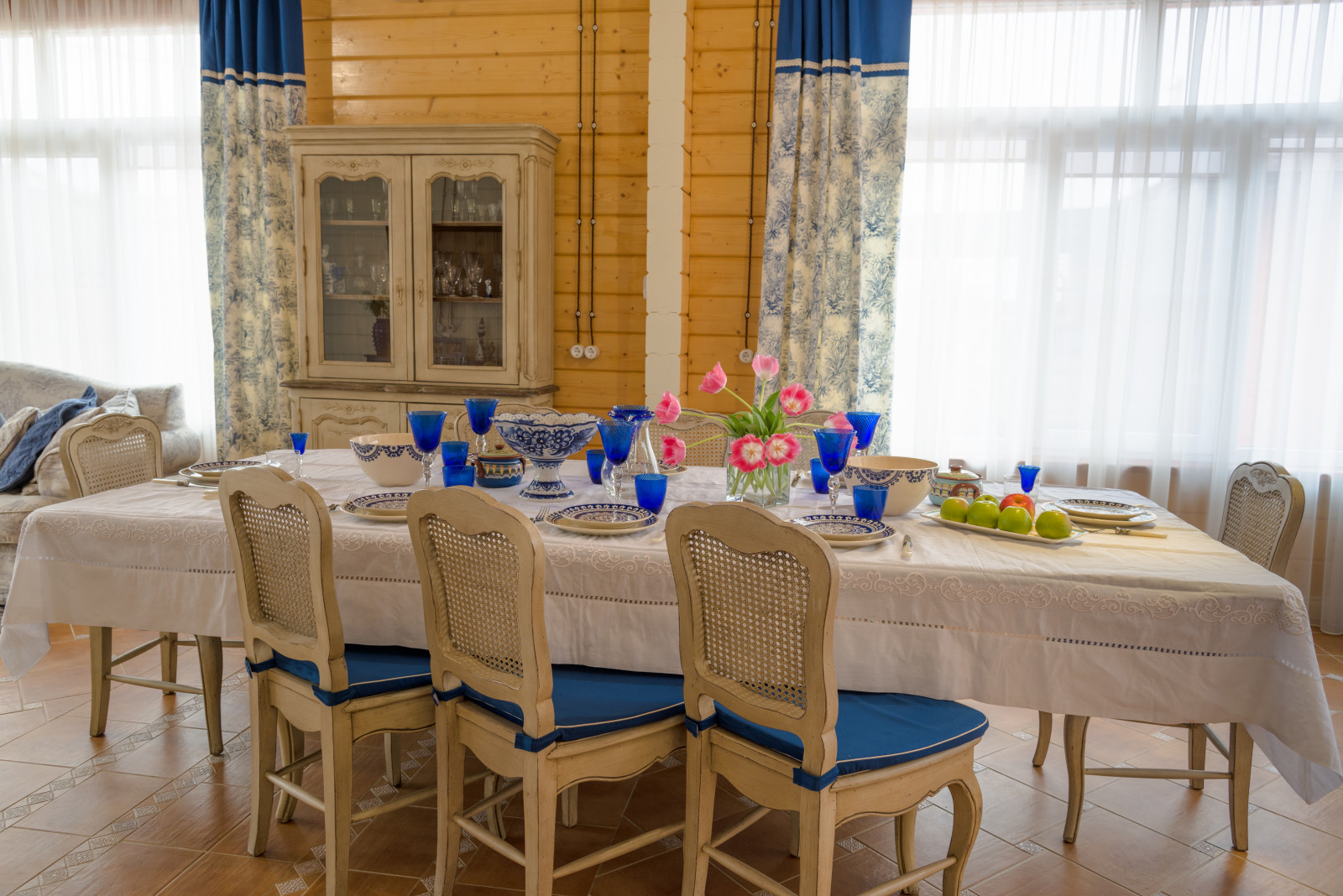 Деревянный дом в стиле  Кантри (230 кв м)