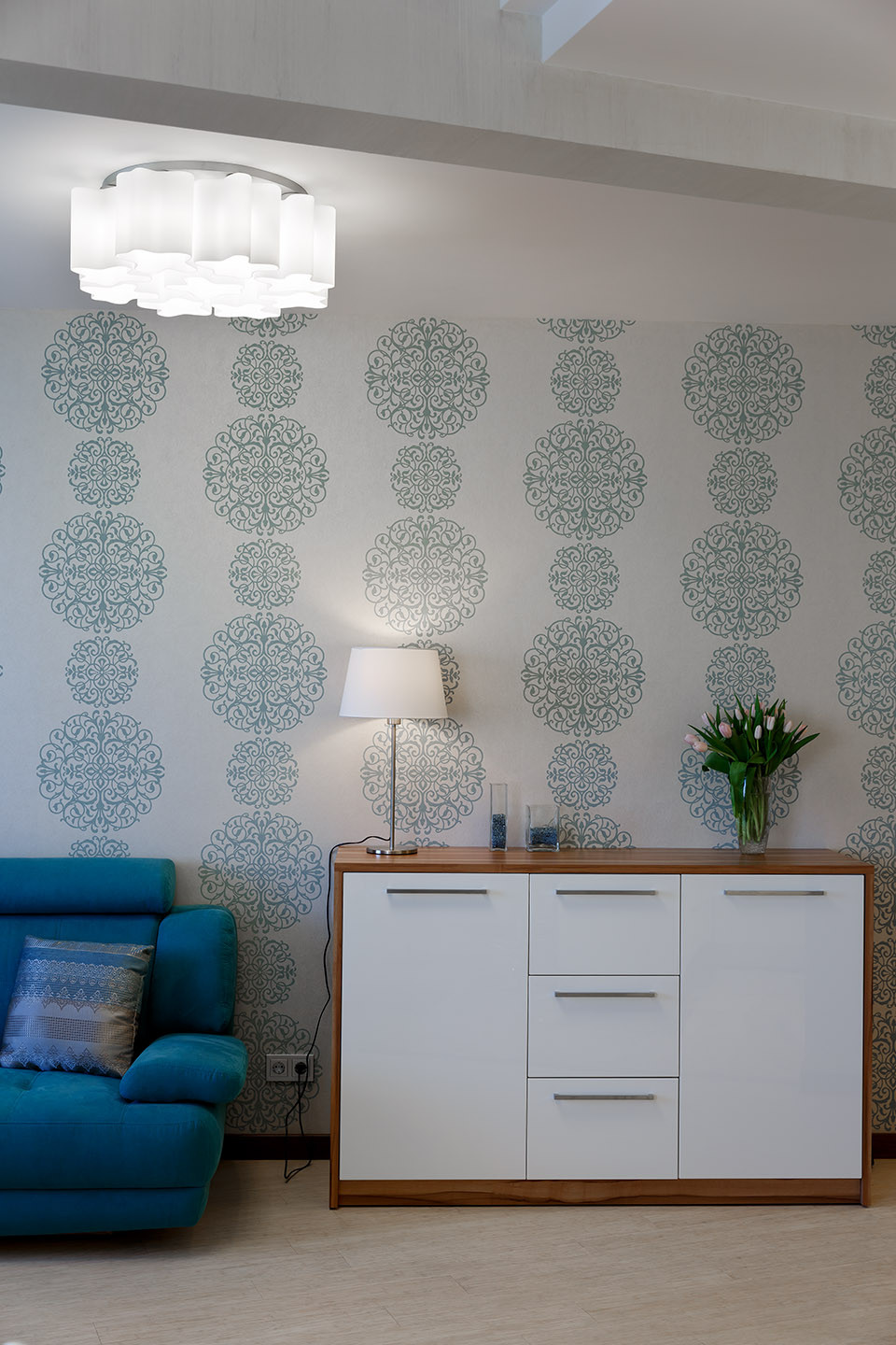 "Вокруг зеркальной колонны"