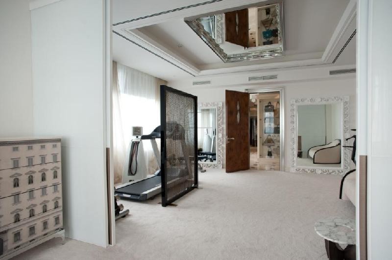 Двухэтажная квартира в Москве.