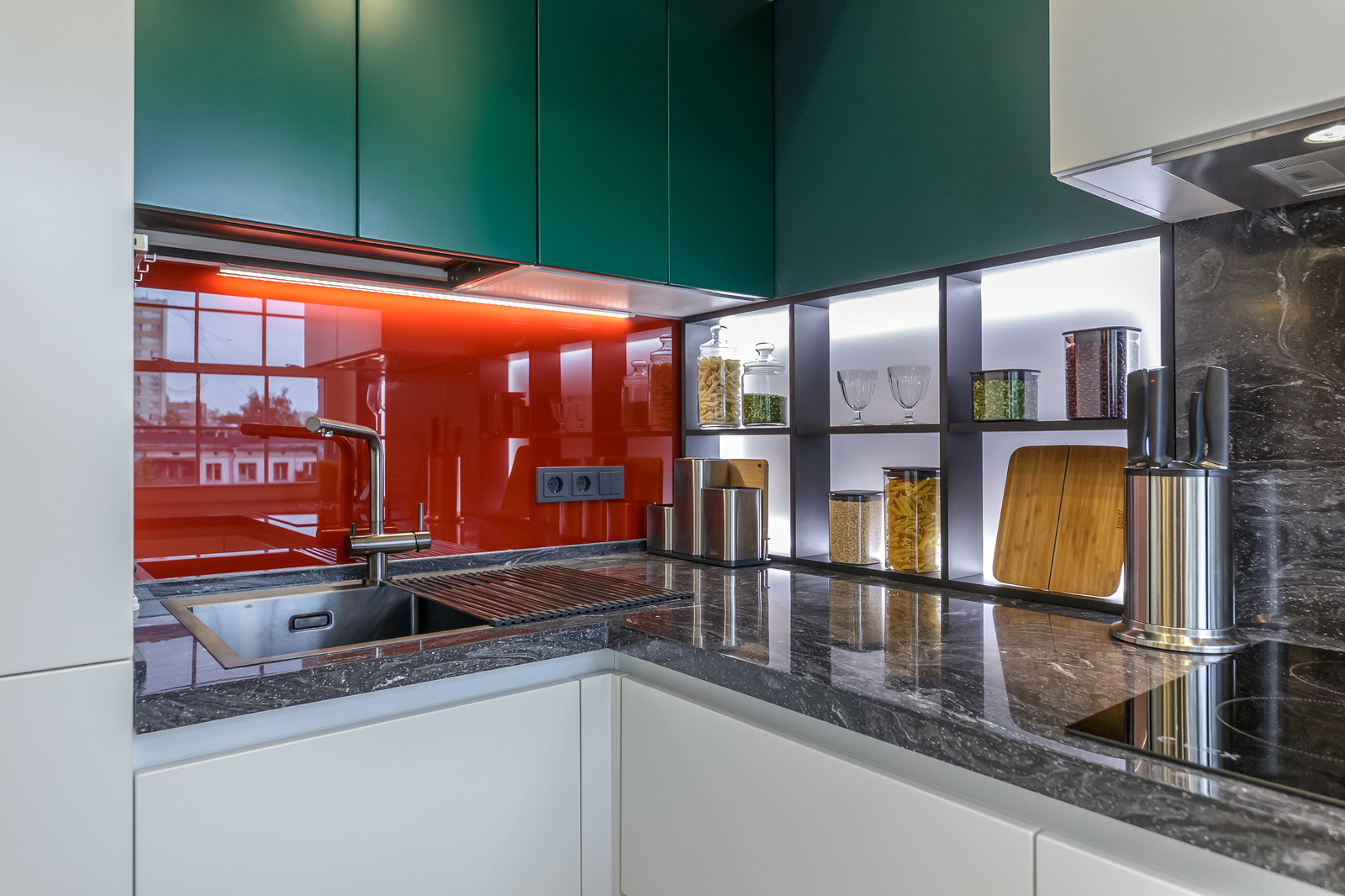 «Квартирный вопрос»: «Гранатовая кухня»