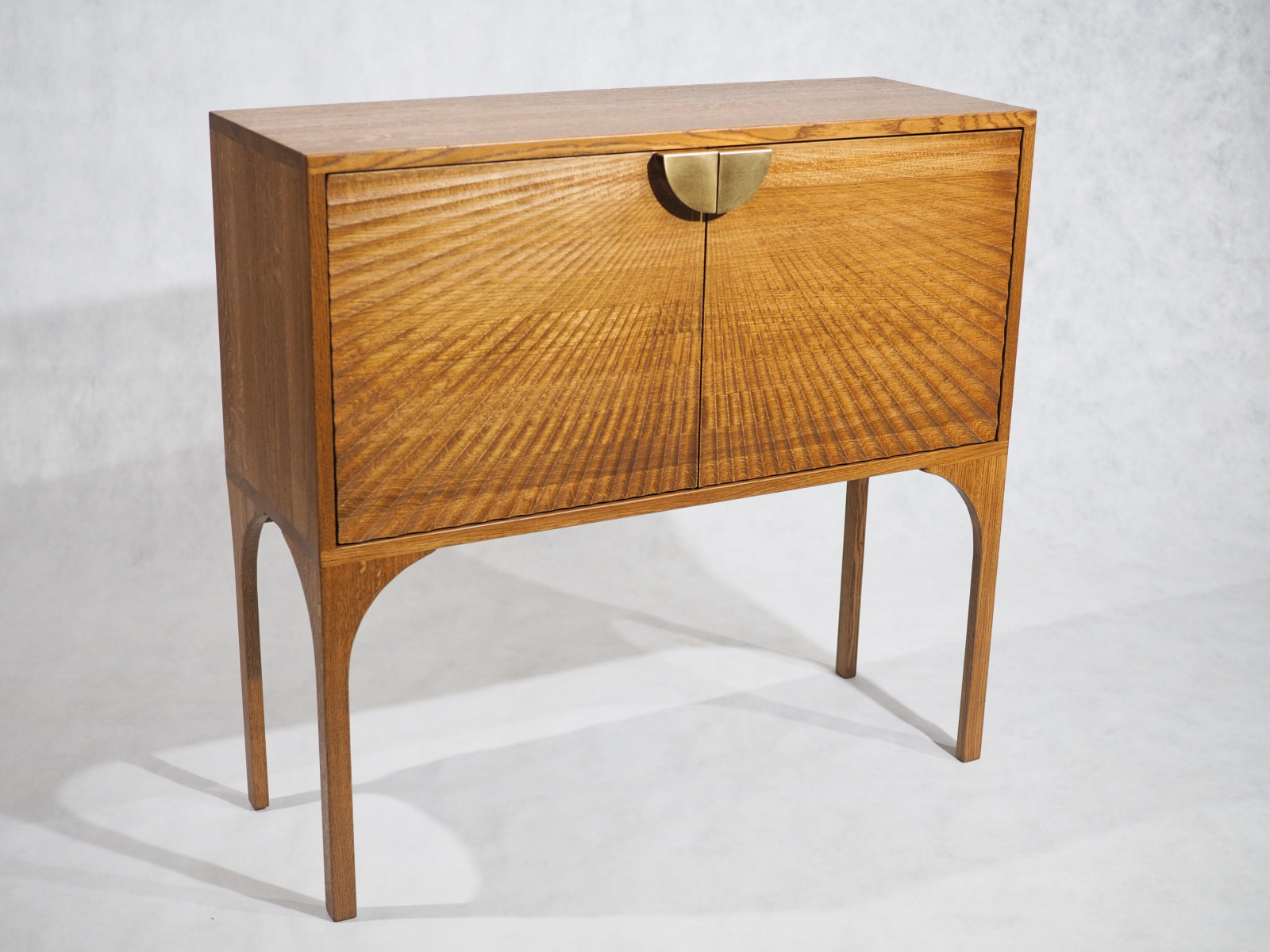 Тумбы и комоды