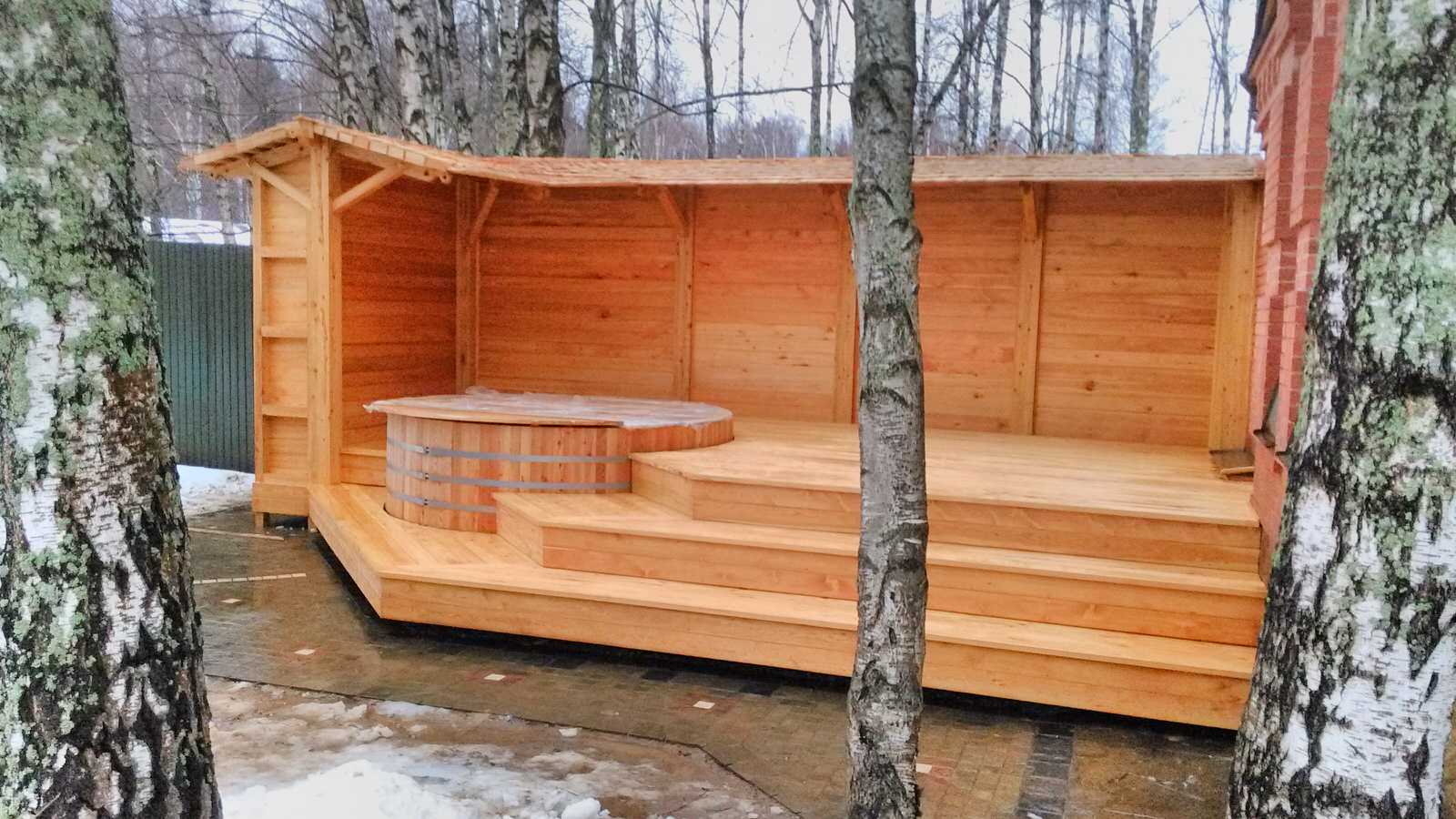 Терраса из лиственницы, баня