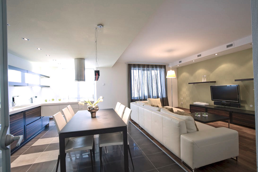 Трёхкомнатная из четырёхкомнатной.