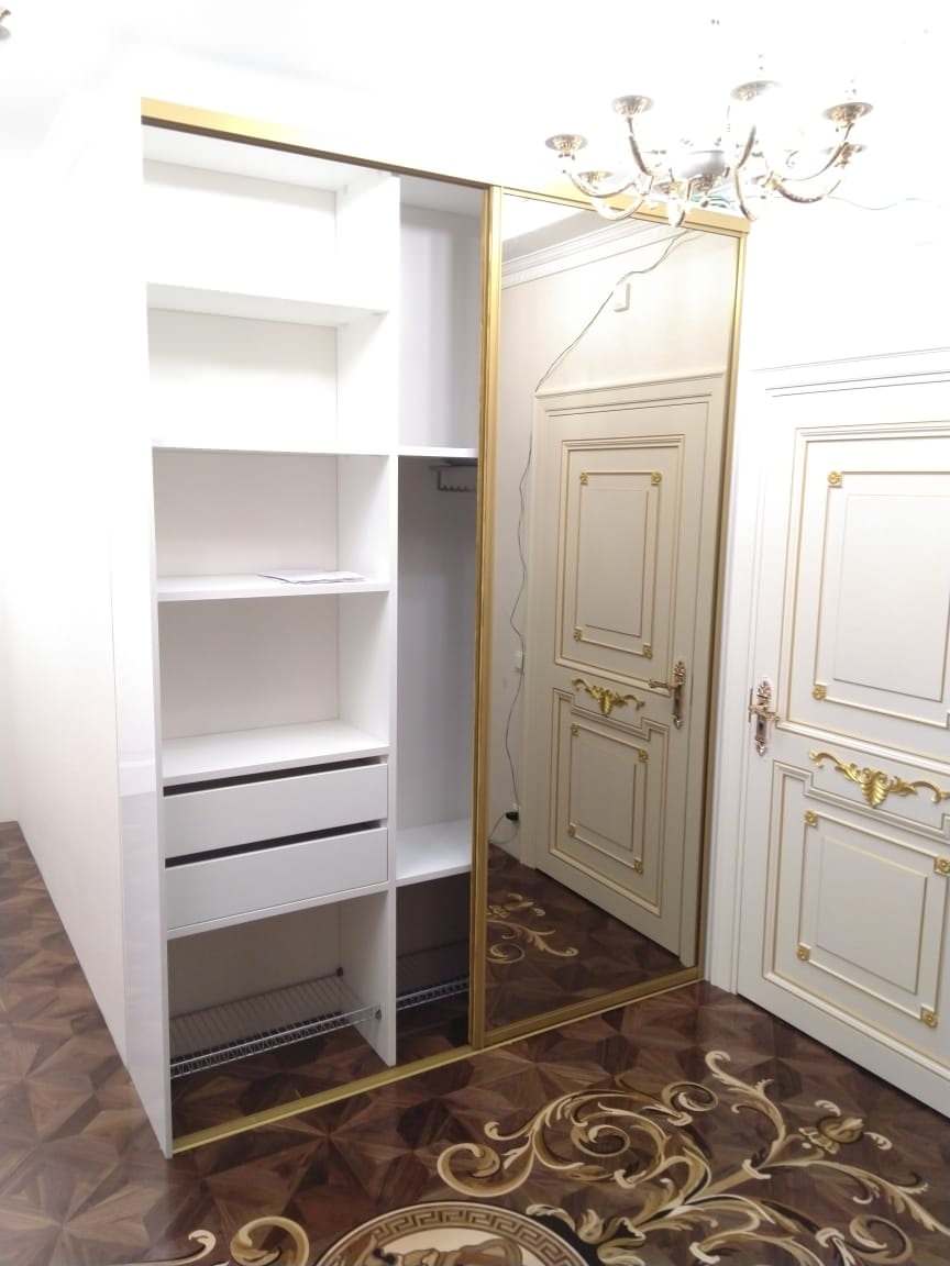 Обложка альбома: прихожая