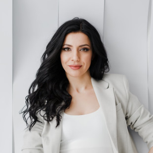 Лора Фирсова