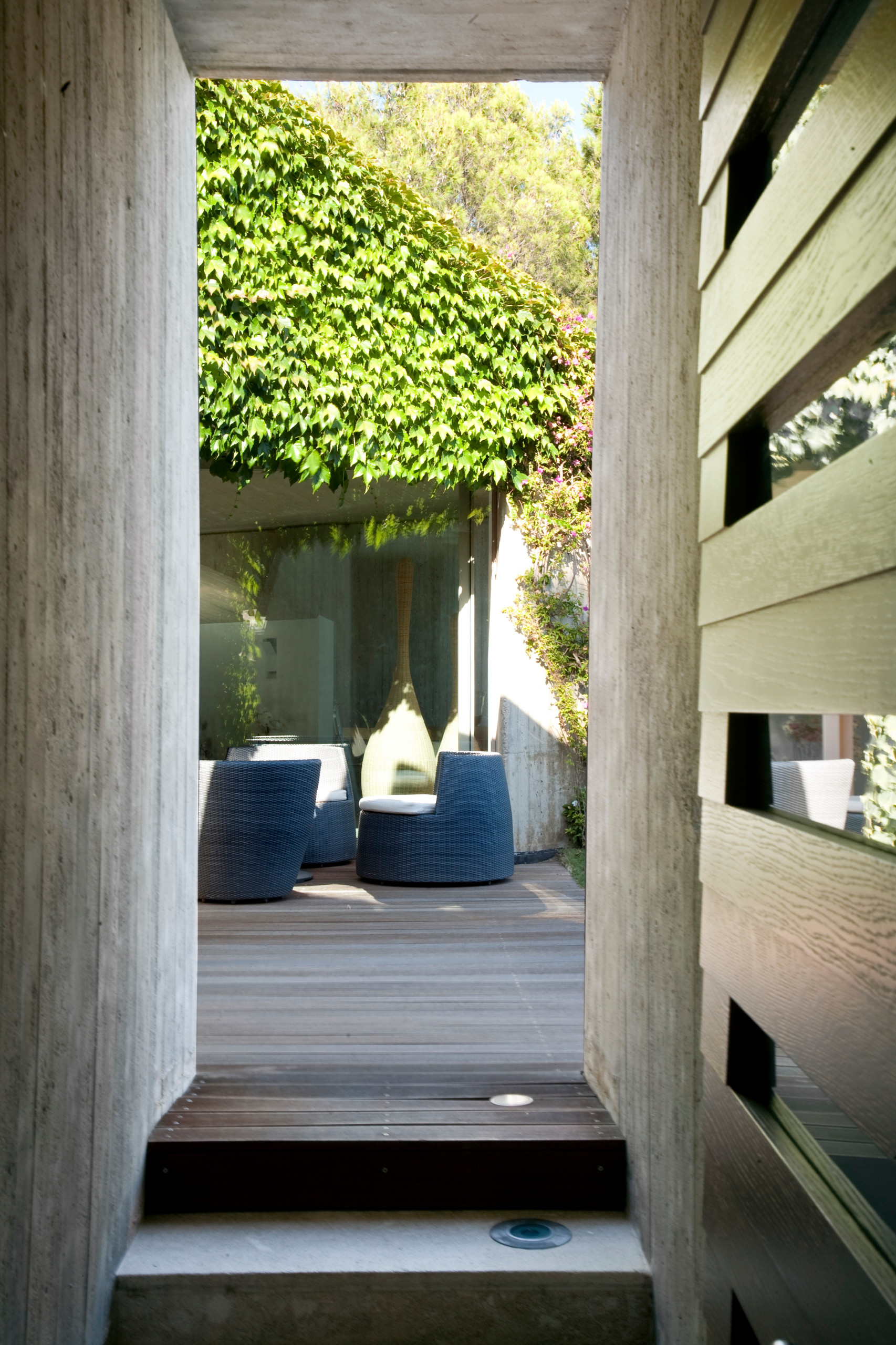 Houzz Италия: Вилла-невидимка на острове Сардиния, скрытая в зелени