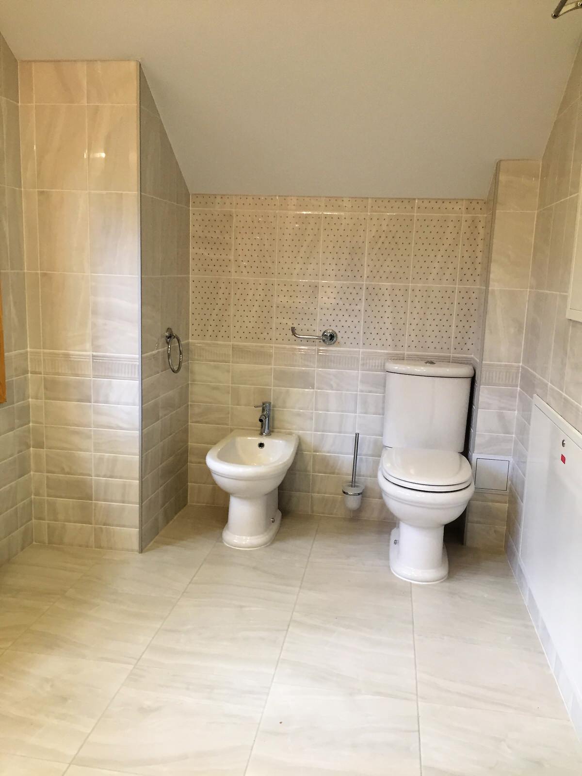 Белоснежный дом в сосновом бору