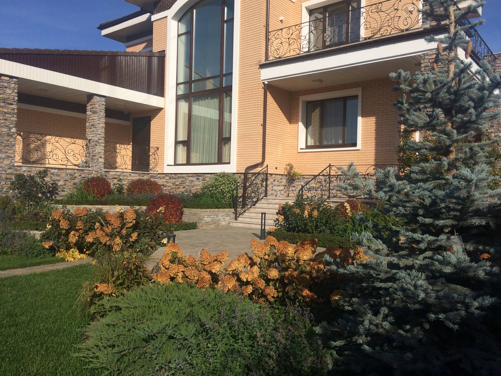 Сад с подпорными стенами