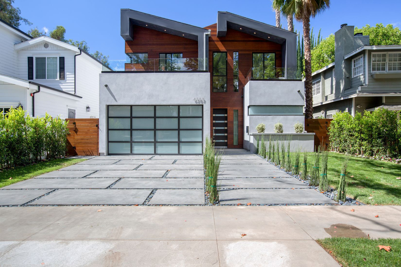 Обложка проекта: Современная дом в Лос-Анжелесе, район Студио Сити