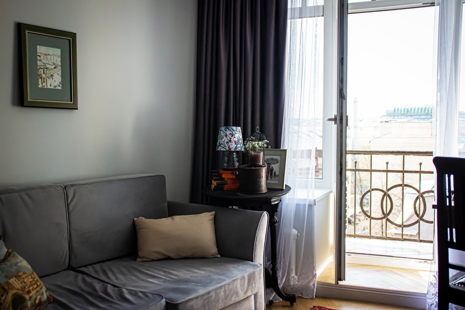 Квартира с антикварной мебелью для театрального критика