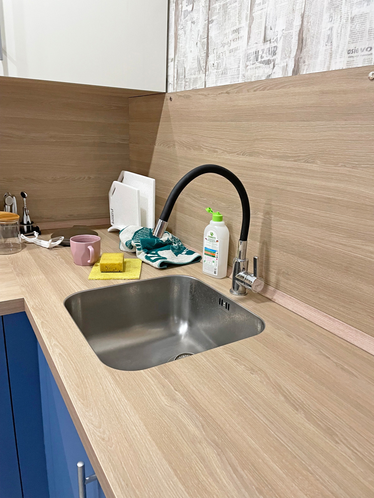 Кухня с синими фасадами