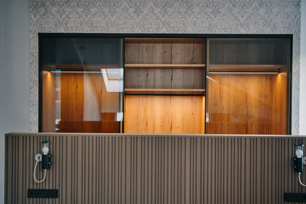 Шкаф-купе raumplus с тонированными дверьми в черном профиле S1200