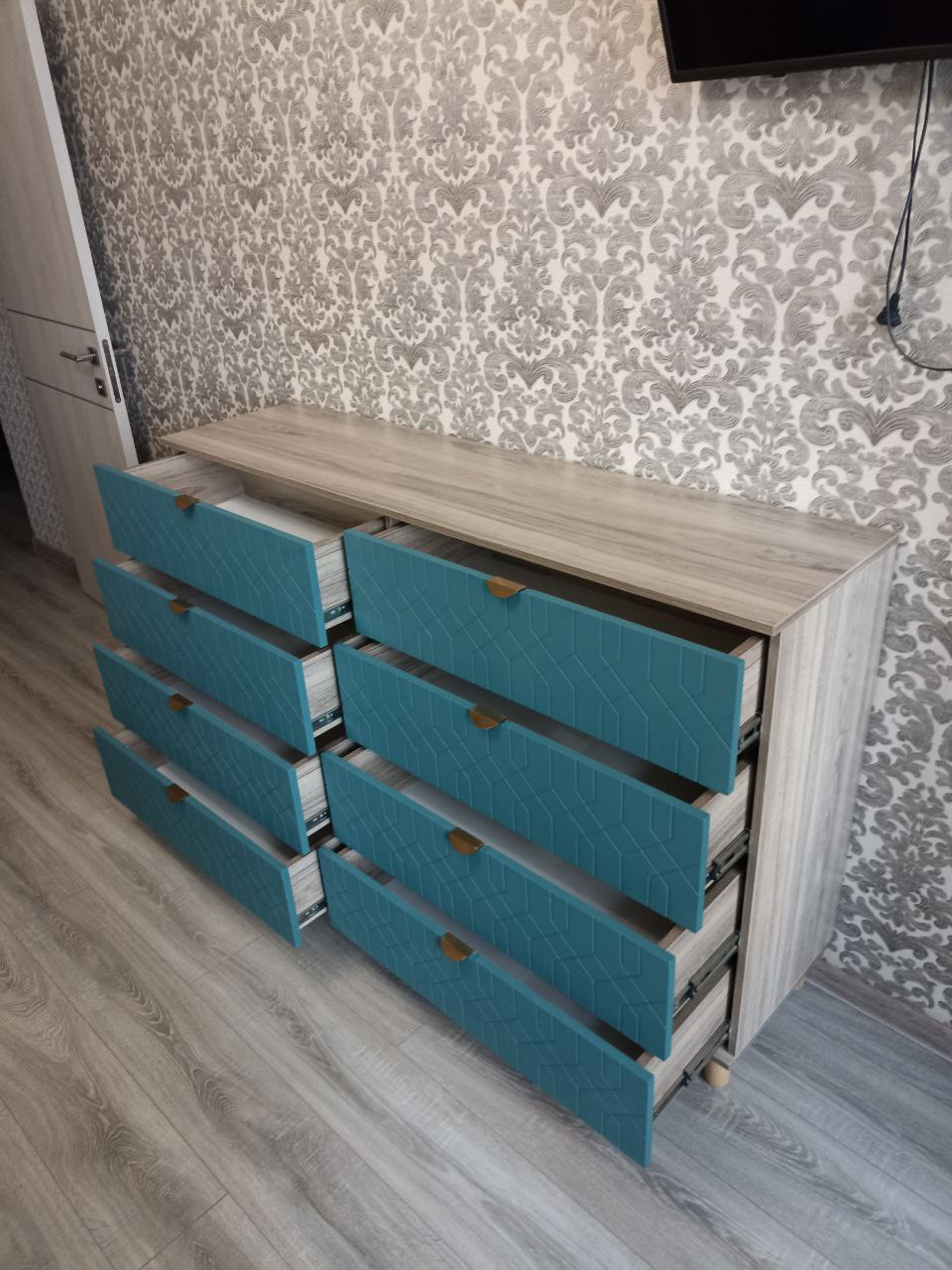 Тумбы и комоды