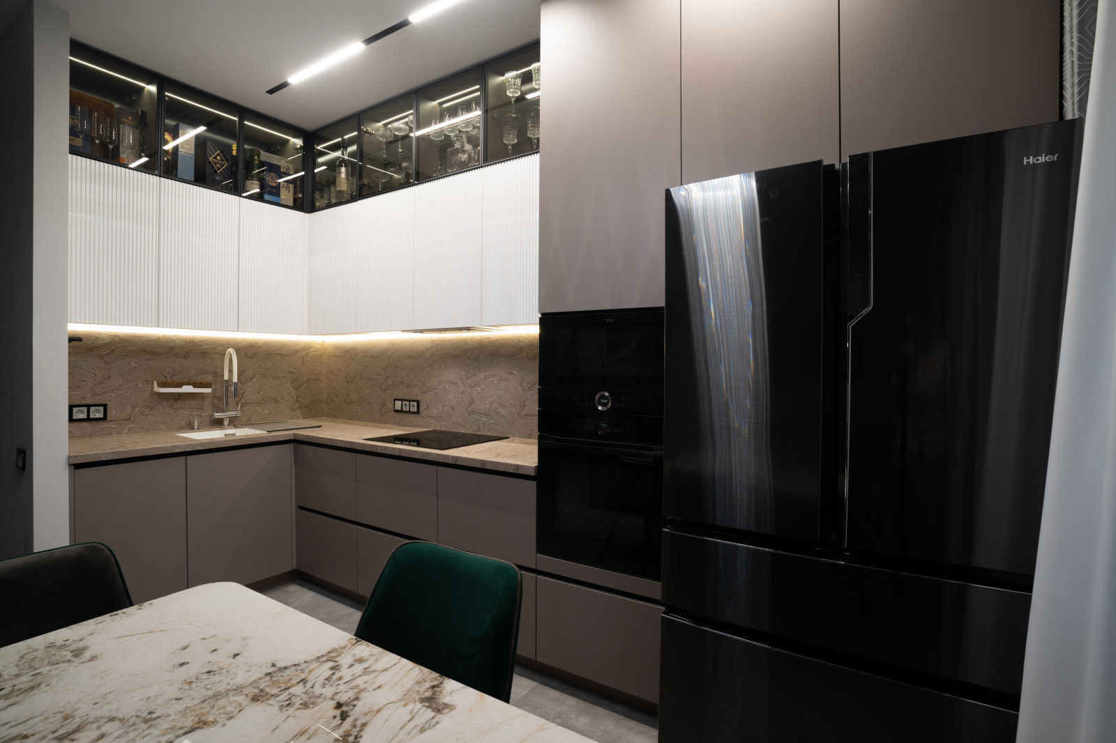 Дизайнерский интерьер московской квартиры 64 м2 ""