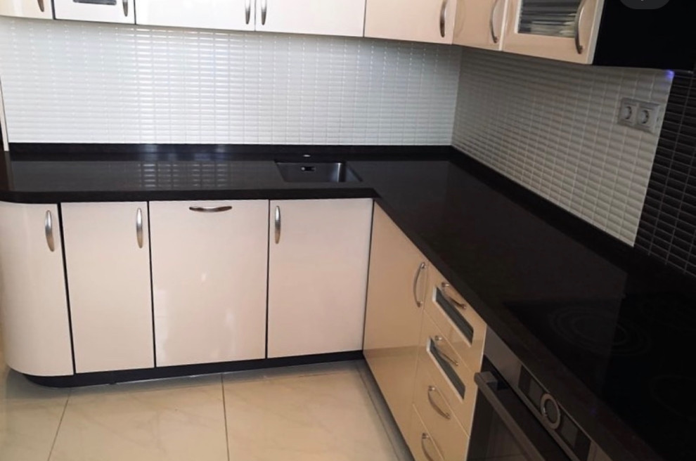 Обложка проекта: Стильная кухонная столешница из кварцевого камня