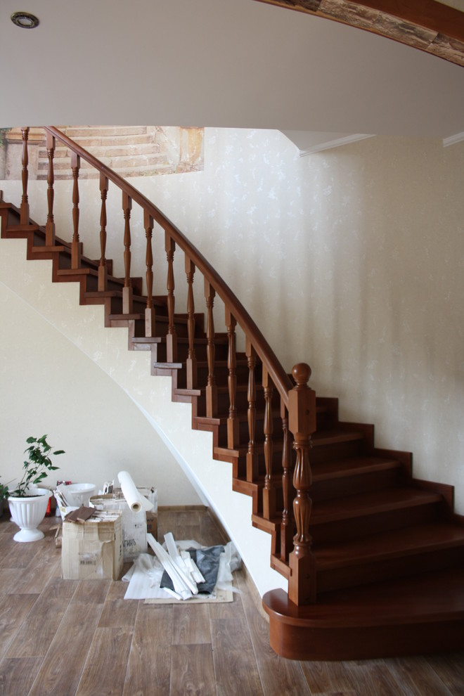 Винтовая лестница из бука