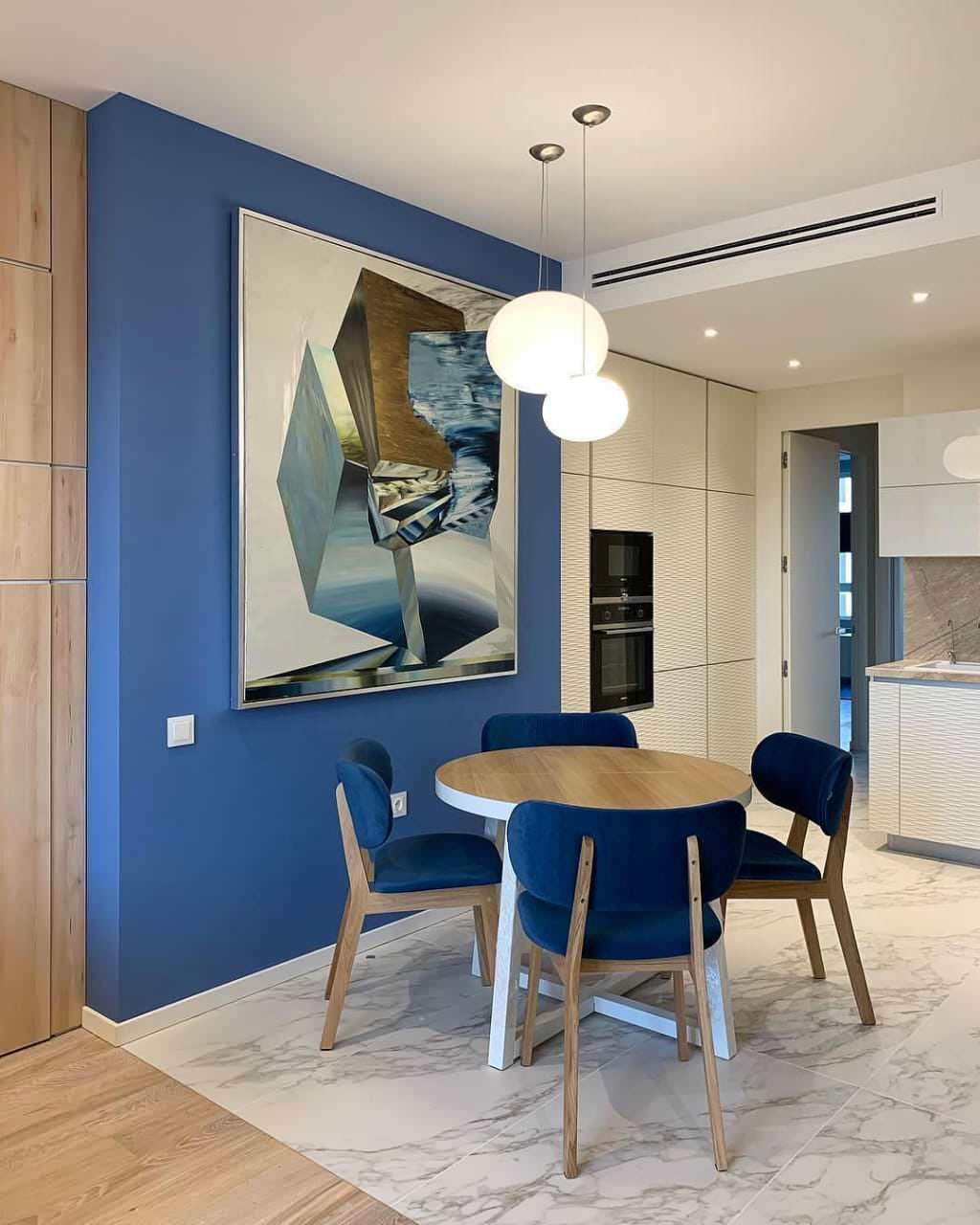 Раздвижной стол Anders в пространстве стильной кухни-гостиной