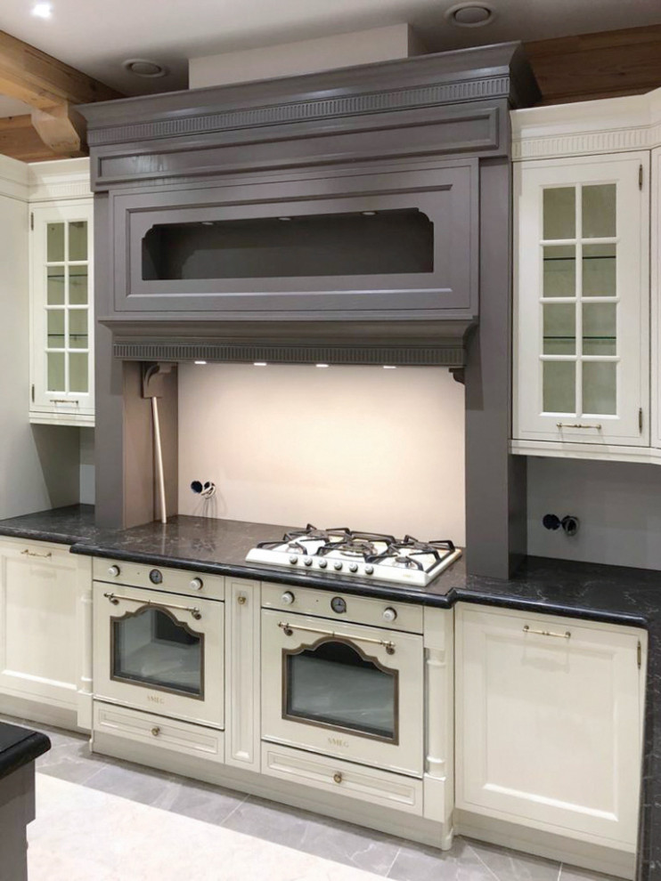 Кухня Victoria в загородном шале.